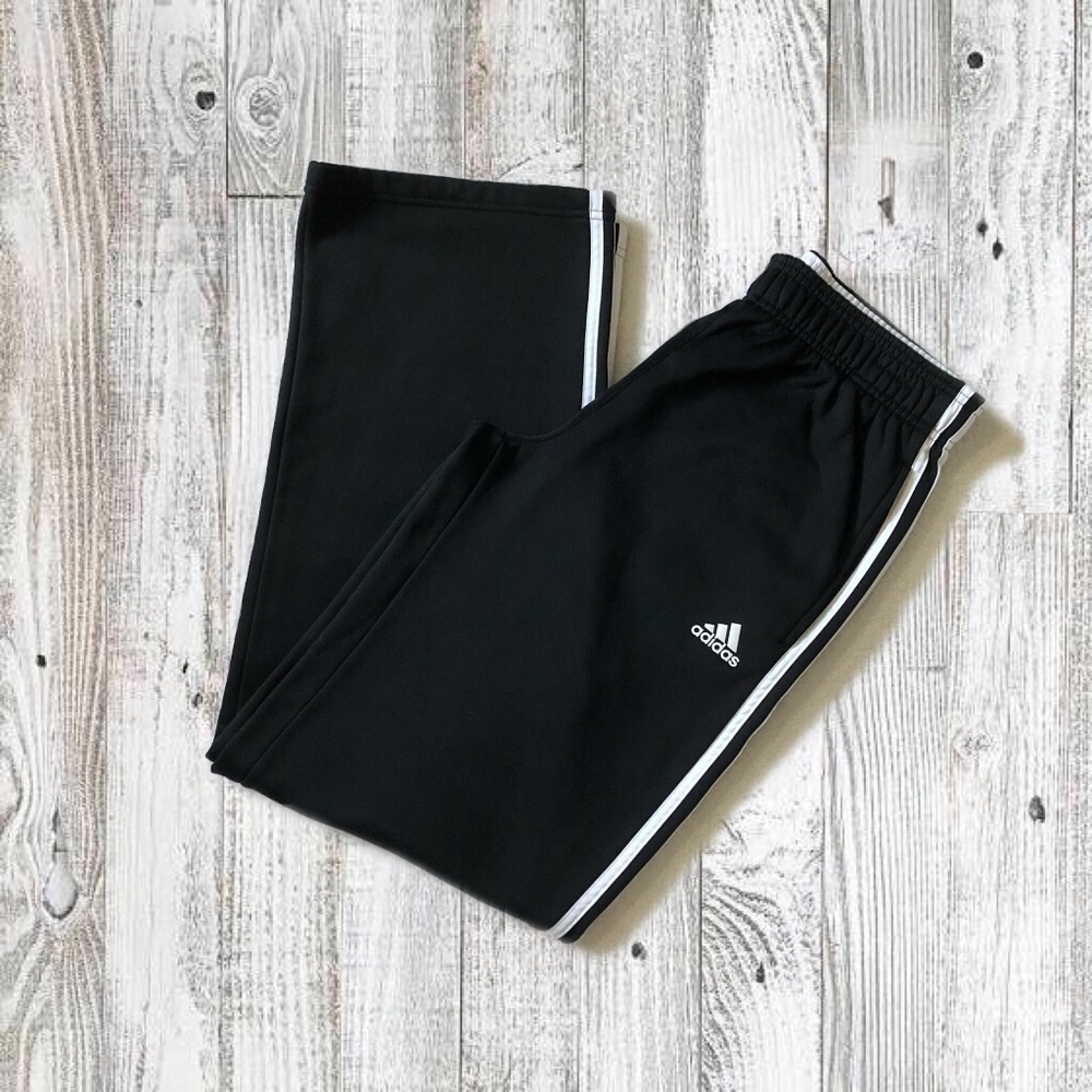 BLACK ADIDAS SWEATPANTS